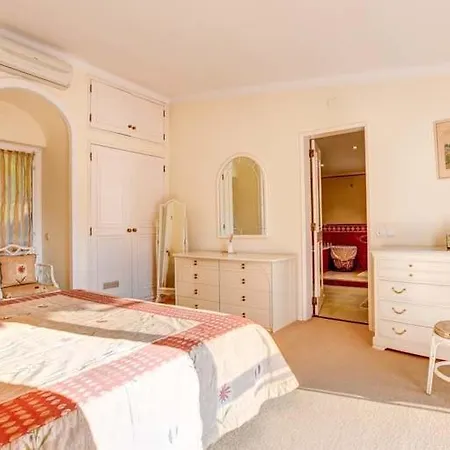 Willa Sleeps 8 Pool Air Con T480176 *