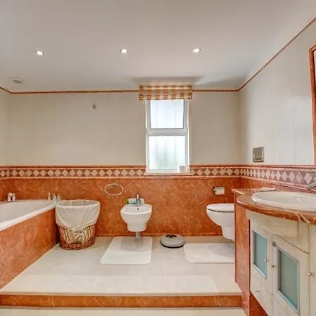 Sleeps 8 Pool Air Con T480176 Willa *