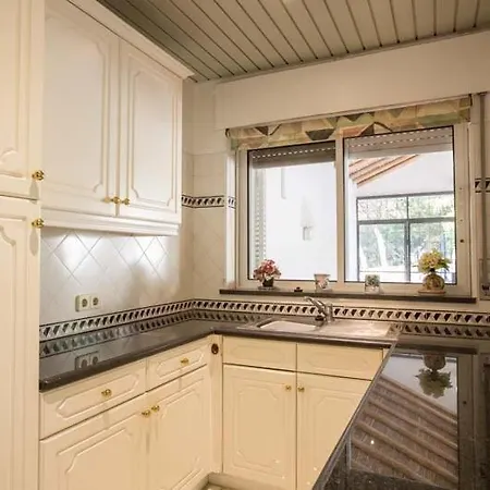 Sleeps 8 Pool Air Con T480176 Willa