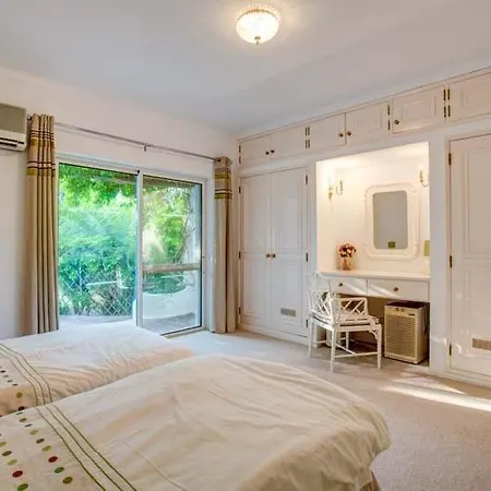Sleeps 8 Pool Air Con T480176